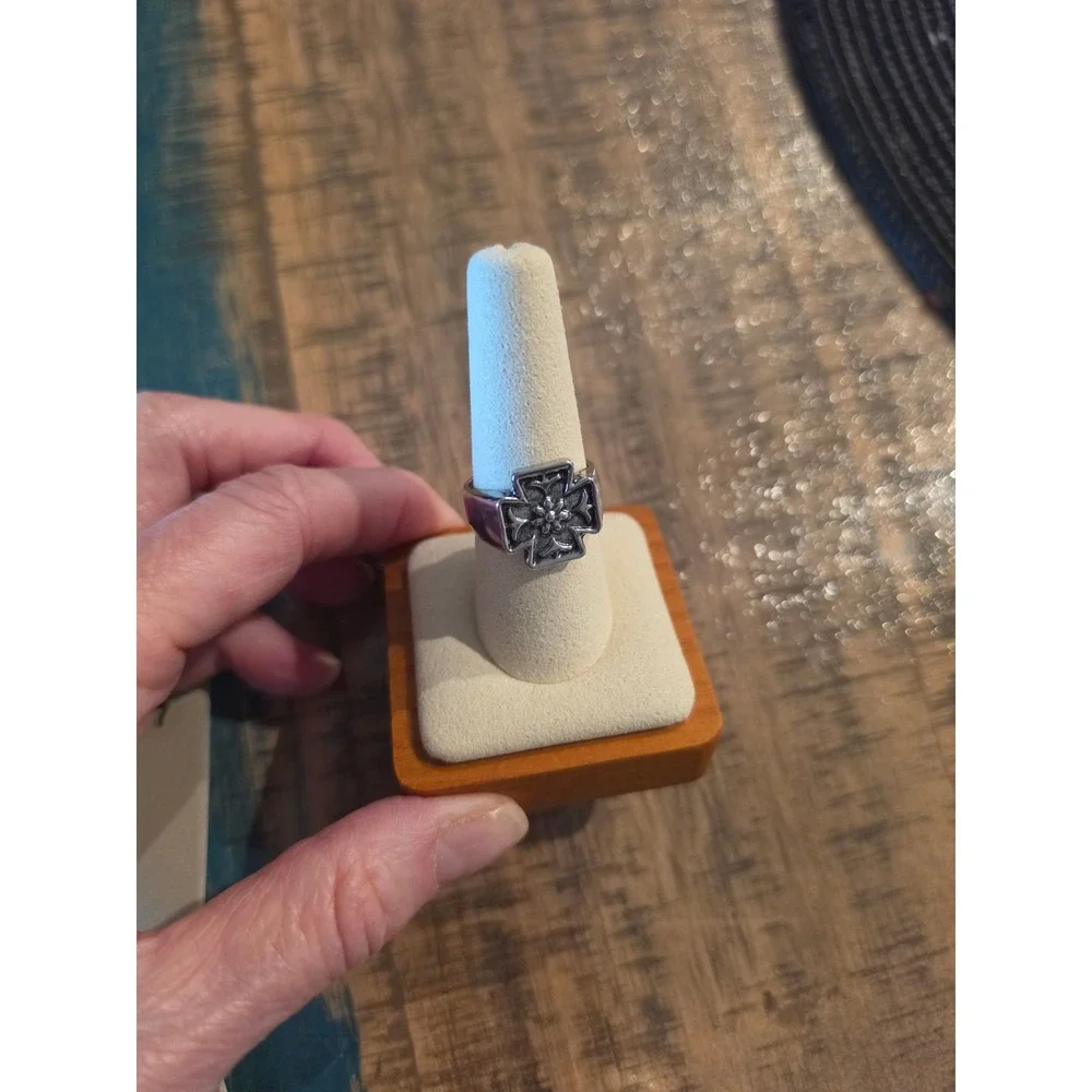 Urban Outfitters Mens Silver Tone Ring Set Black Stone Maltese Cross Size 7
